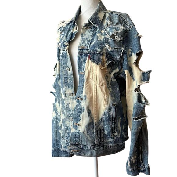 Levi’s Jackets & Blazers - Levi’s y2k 90’s style distressed torn bleached destroyed denim jacket L large